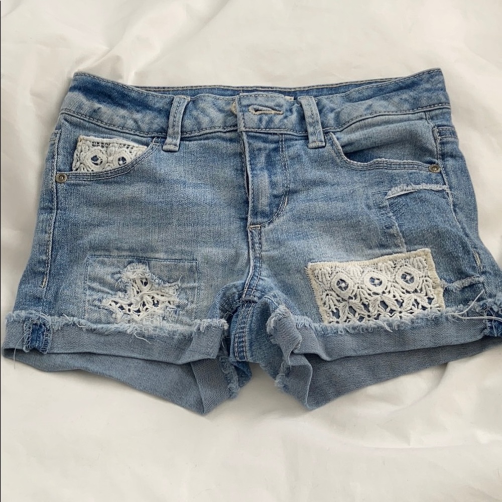 Ripped Jean shorts with lace